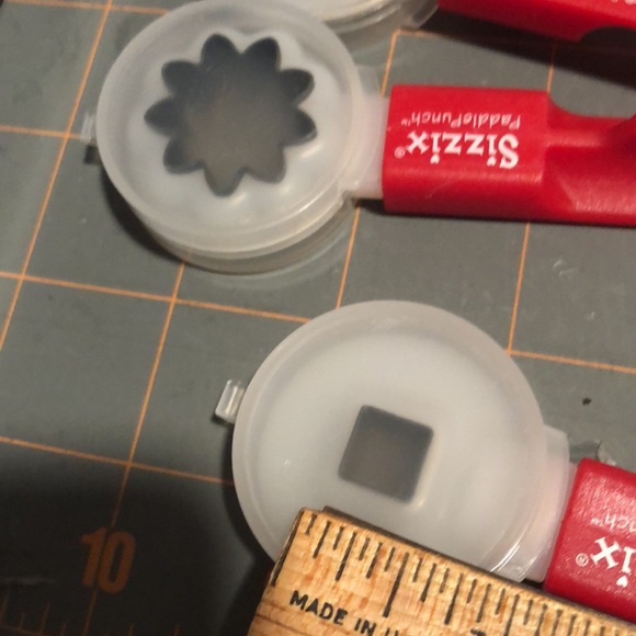 Sizzix PaddlePunch positionable Hand punch dies - Picture 12 of 15